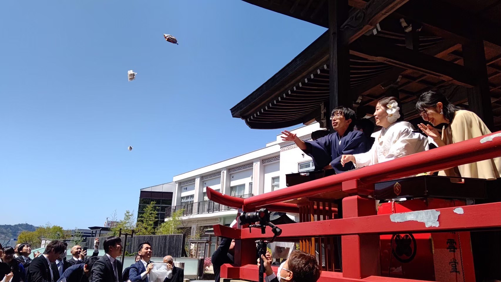 福井の結婚式。演出で人気のお菓子まき。